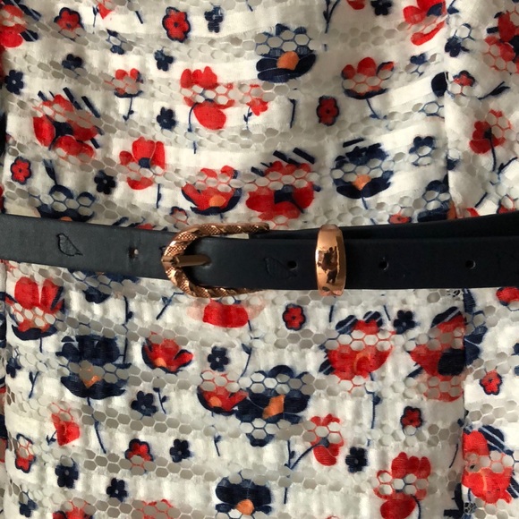 Gorgeous lace flower design A-line dress - Picture 3 of 5